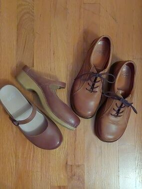 Bundle Dansko Honey Clogs 39